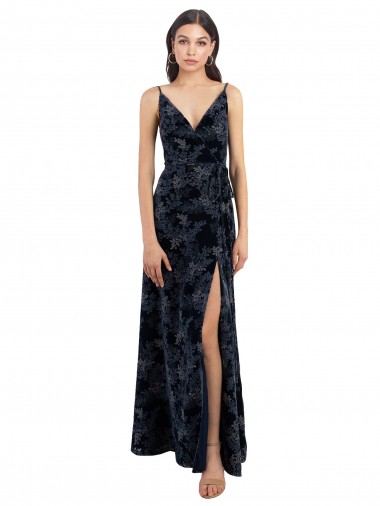 Compra Azul marina oscuro línea A Cuello en V Terciopelo floral Terciopelo Elástico Largo Vestidos de dama de honor